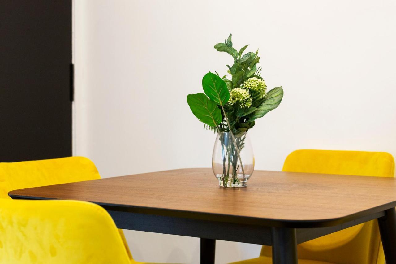 Stylish 3 Bed Abode-parking And Garden Appartement Edinburgh